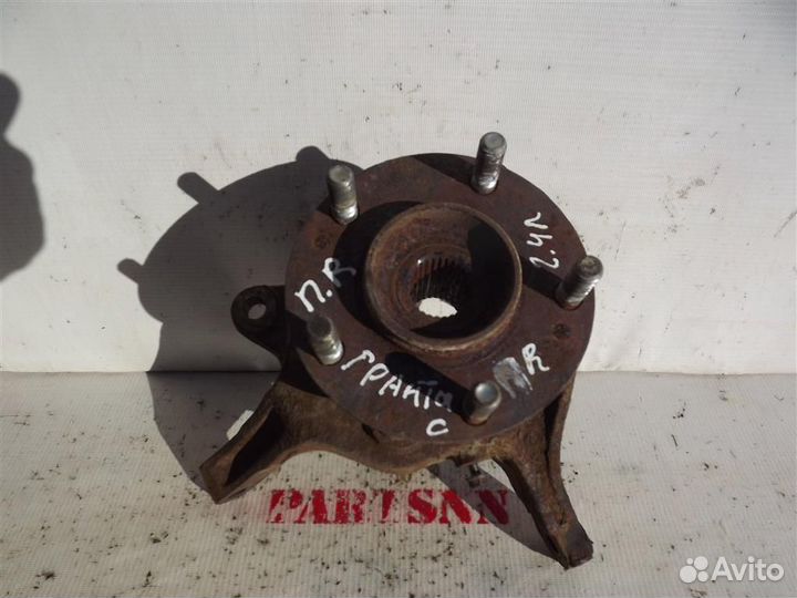 Кулак передний правый Митсубиши Грандис