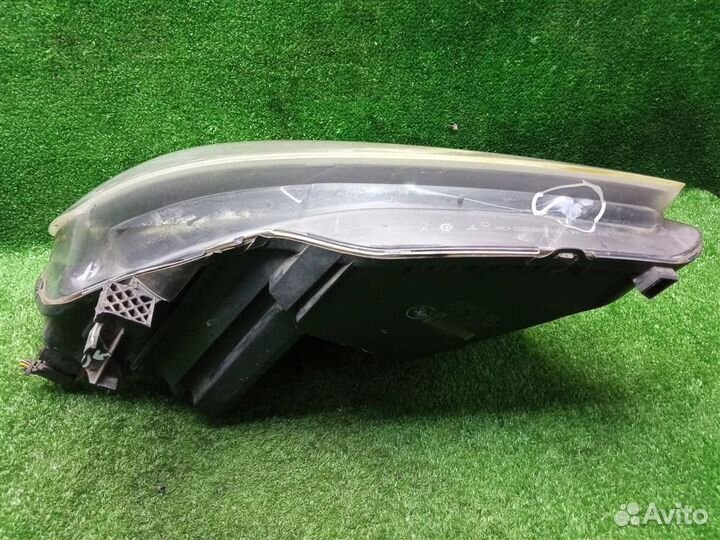 Фара правая Opel Zafira B (2005-2012)