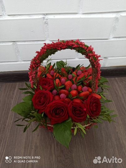 Букеты из клубники,фруктов,орехов и сухофруктов