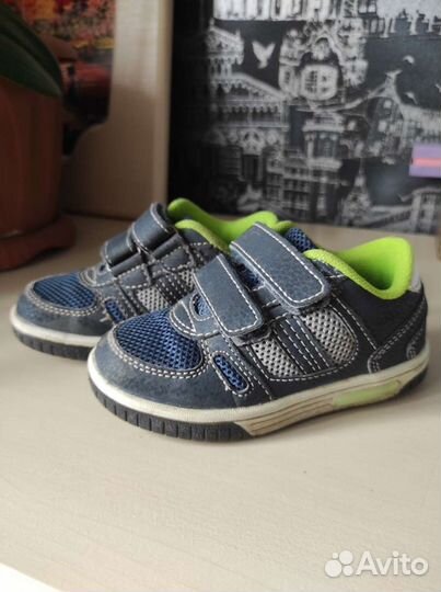 Кроссовки детские 24