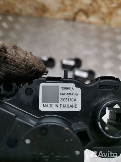 Моторчик заслонки отопителя Renault Kadjar