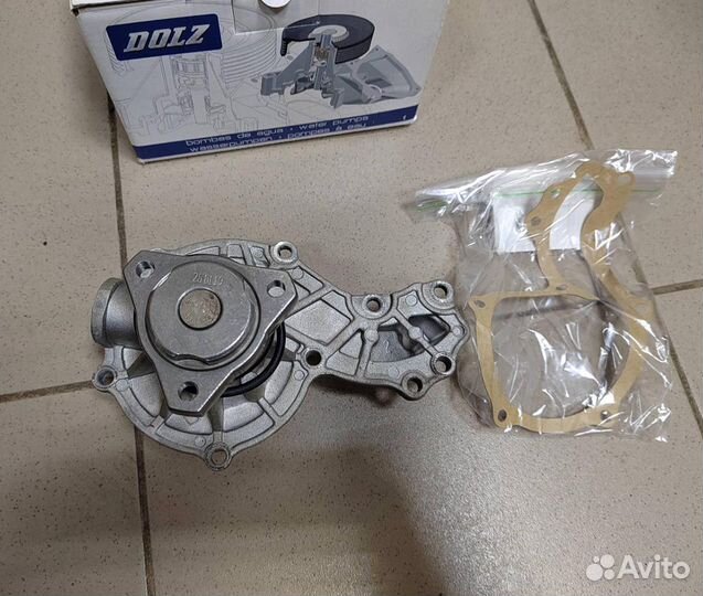 Помпа водяной насос Audi 80 B2 / Passat B2 dolz