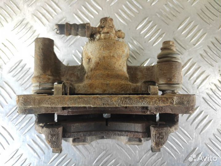 Суппорт задний правый Toyota Camry v10