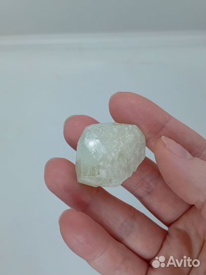 Датолит кристалл