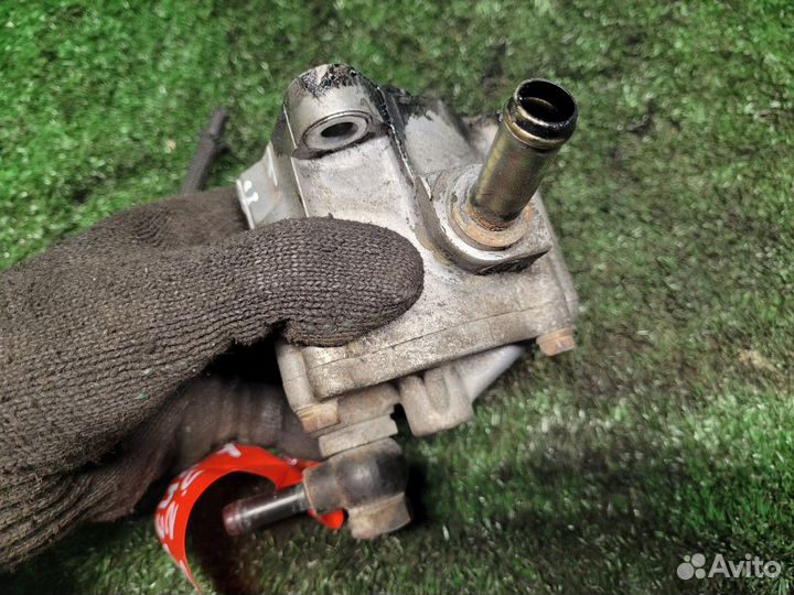 Toyota Avensis Насос вакуумный