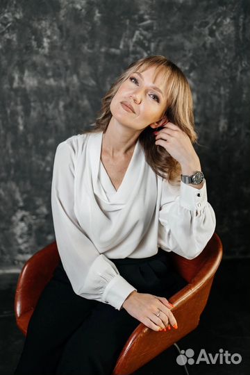 Макияж, локоны, собранные прически