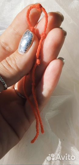 Красная обережная нить