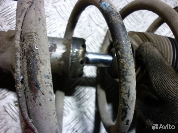 Стойка передняя правая Kia Cerato 2