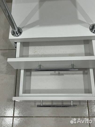 Тумба на колесах