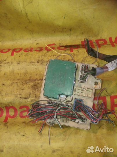 Блок предохранителей салонный Toyota Camry