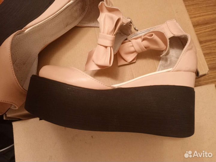 Босоножки 39 на платформе,очень удобные и красивые