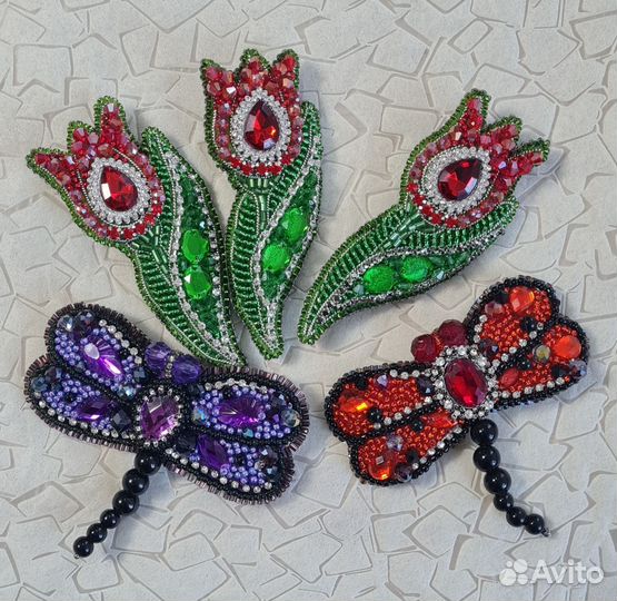 Брошь ручной работы из бисера
