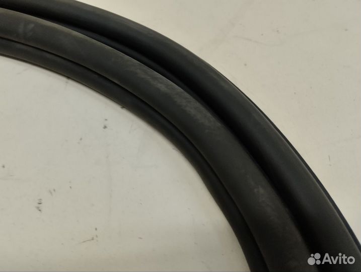 Уплотнитель проема двери задней левой Skoda Rapid