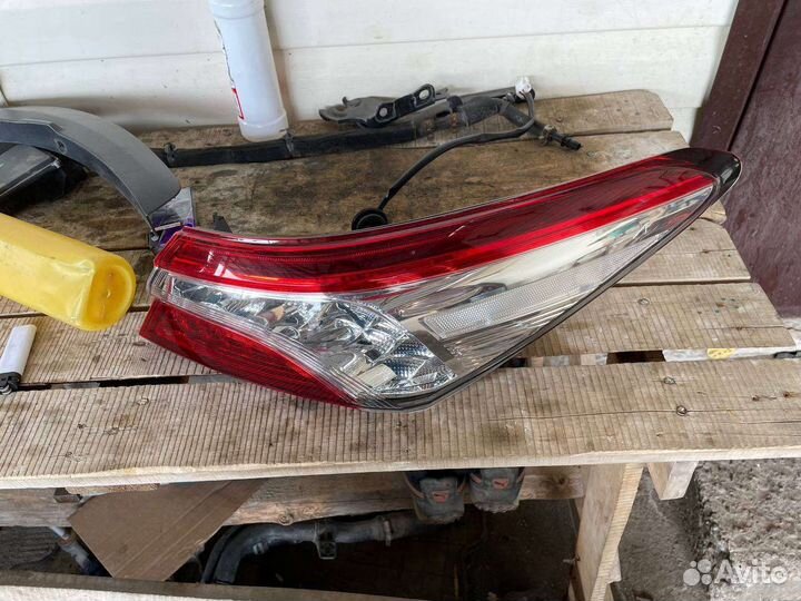 Фонарь правый Toyota Camry XV 70 2018-2023