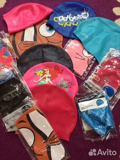 Шапочки новые для бассейна