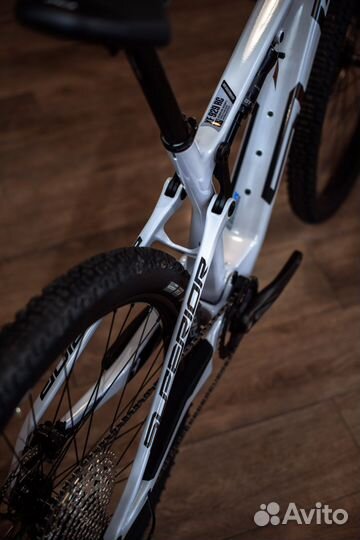 Велосипед Superior XF 929 RC Gloss White/Hologram