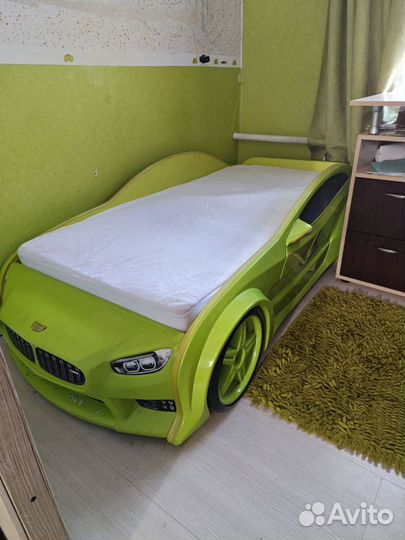 Детская кровать машинка с матрасом бу