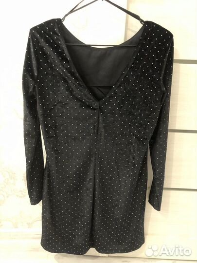 Платье черное с вырезом на спине