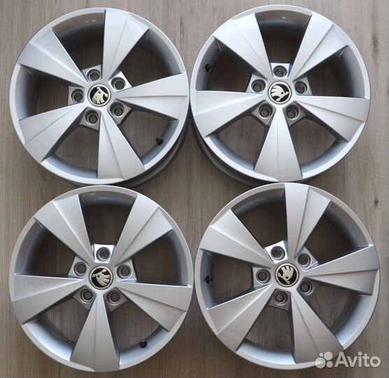 Skoda Octavia R16 оригинал 2022 год