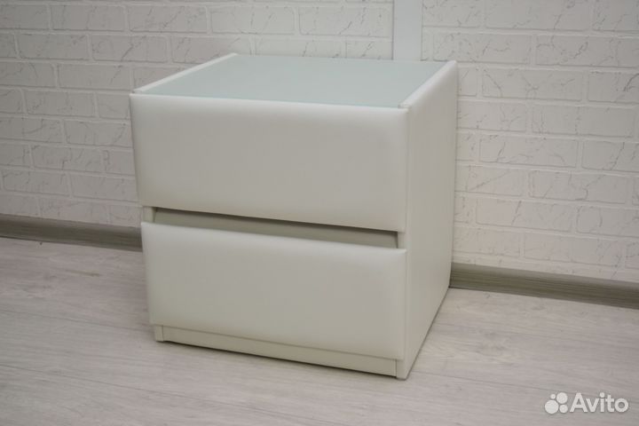 Прикроватные тумбы