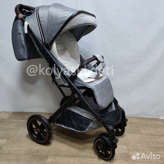 Прогулочная коляска новая