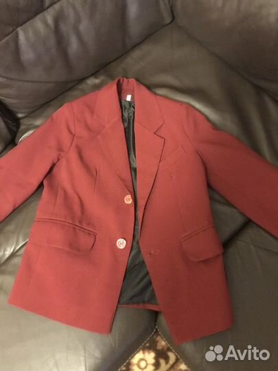 Продам бордовый пиджак и жилетку на мальчика