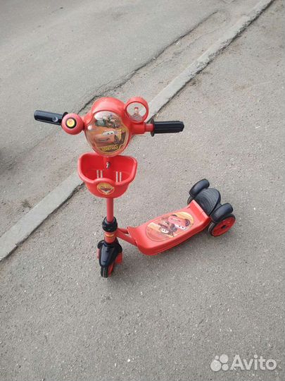 Самокат трехколесный