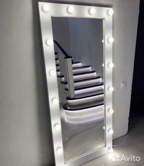 Зеркало с лампочками/с подсветкой