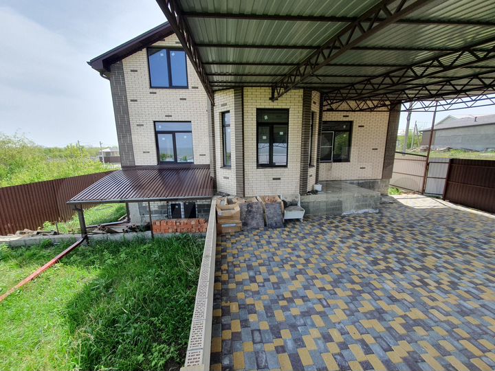 Дом 220 м² на участке 6 сот.