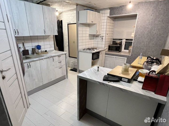 Продам кухню с встроеной газовой плитой
