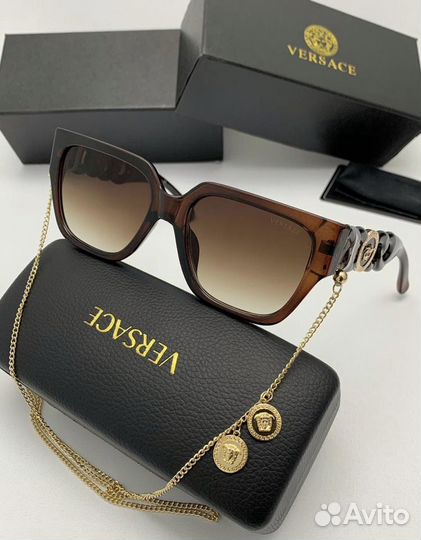 Солнцезащитные очки Versace