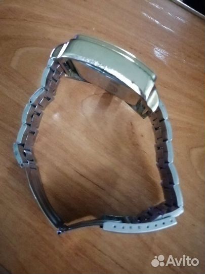 Часы кварцевые Omax