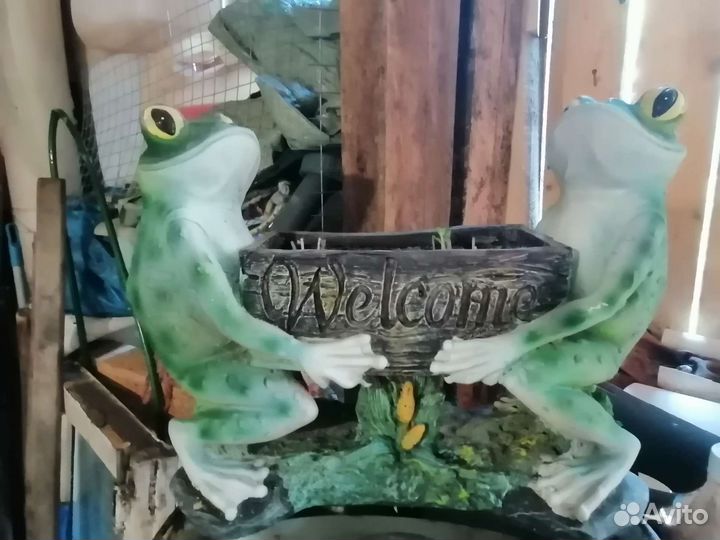 Садовая фигура лягушки