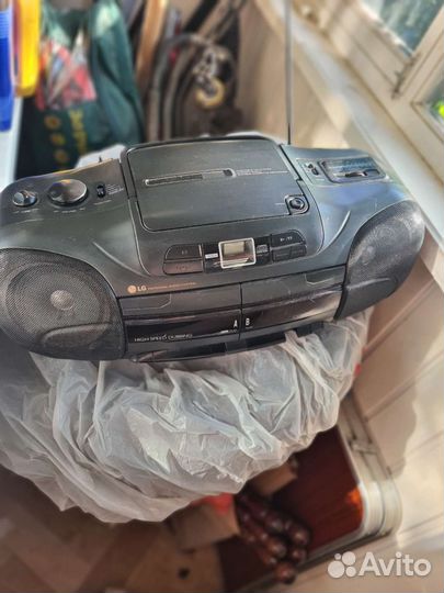 Кассетный магнитофон LG