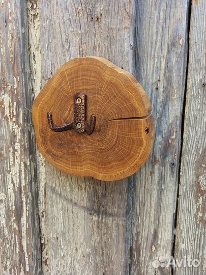 Вешалки из дерева