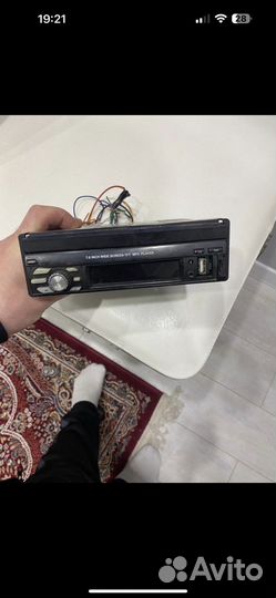 Магнитола с выдвижным экраном