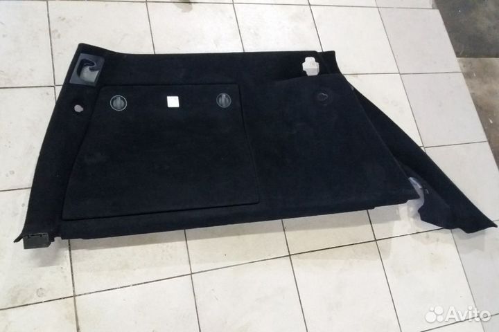 Обшивка багажника левая Mercedes W164