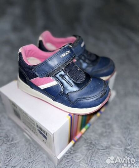 Кроссовки и кеды детские