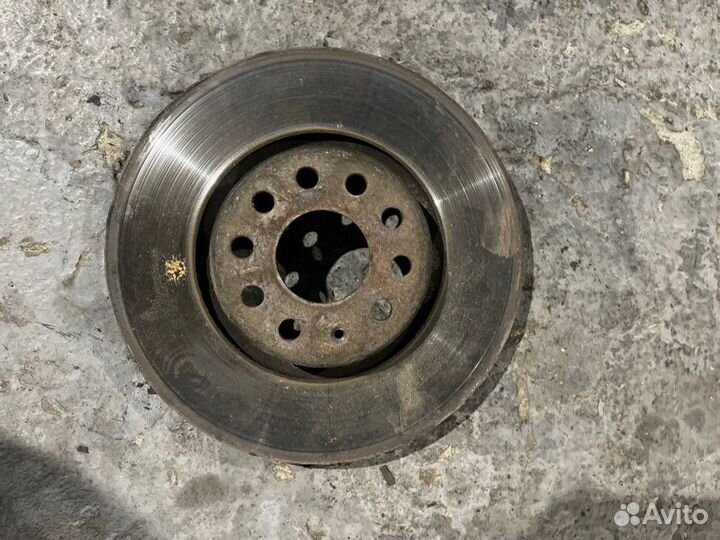 Диск тормозной передний Volkswagen Passat B7 CDA