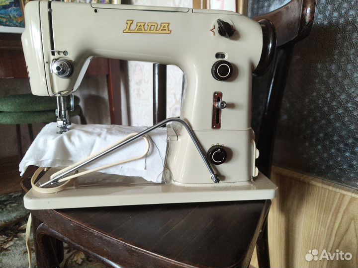 Электрическая швейная машинка LADA