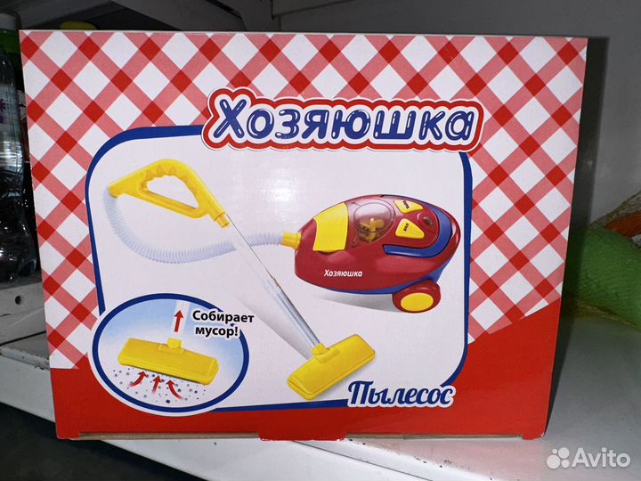 Игрушечный пылесос