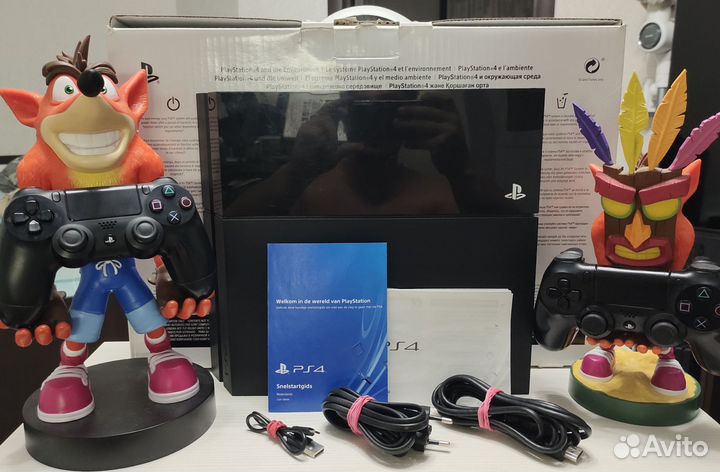 Sony PS4, 50+ игр, 2 геймпада