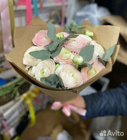 Букет из 11 ранункулюсов.Достпвка Москва и мо