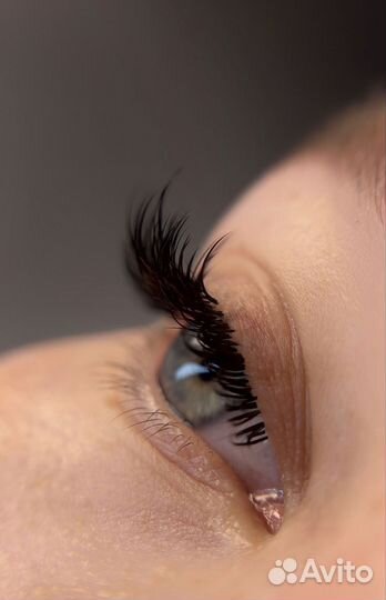 Модель на наращивание и ламинирование ресниц