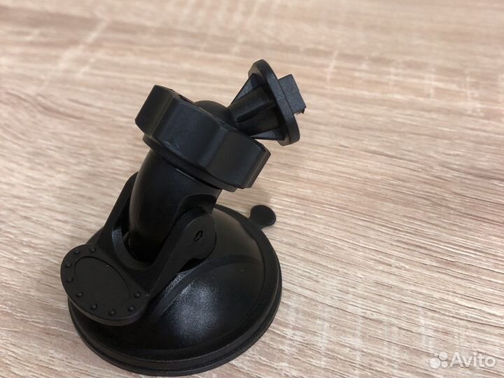 Крепление и зарядное устройства для регистратора