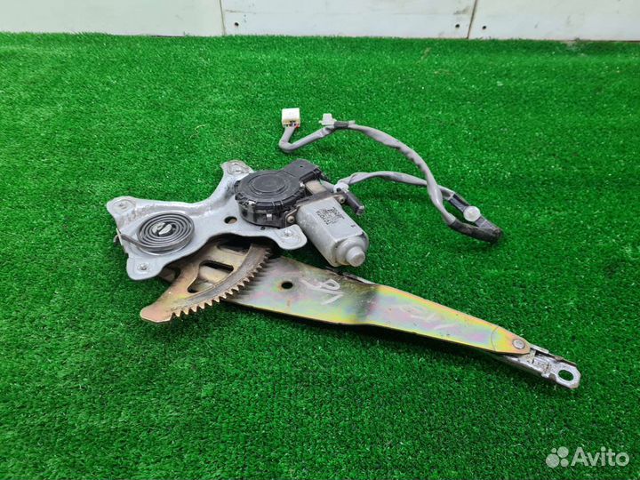 Стеклоподъемник задний левый Lexus Rx300 MCU15