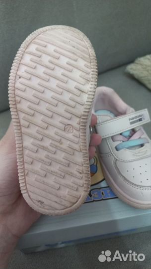 Кроссовки для девочки