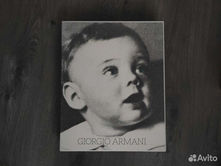 Книга Giorgio Armani