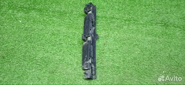 Кронштейн передний правый Bmw X1 2009