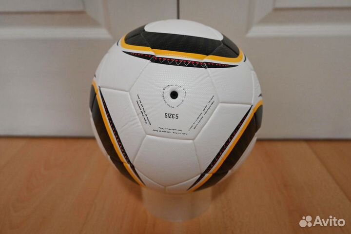 Футбольный мяч adidas jabulani